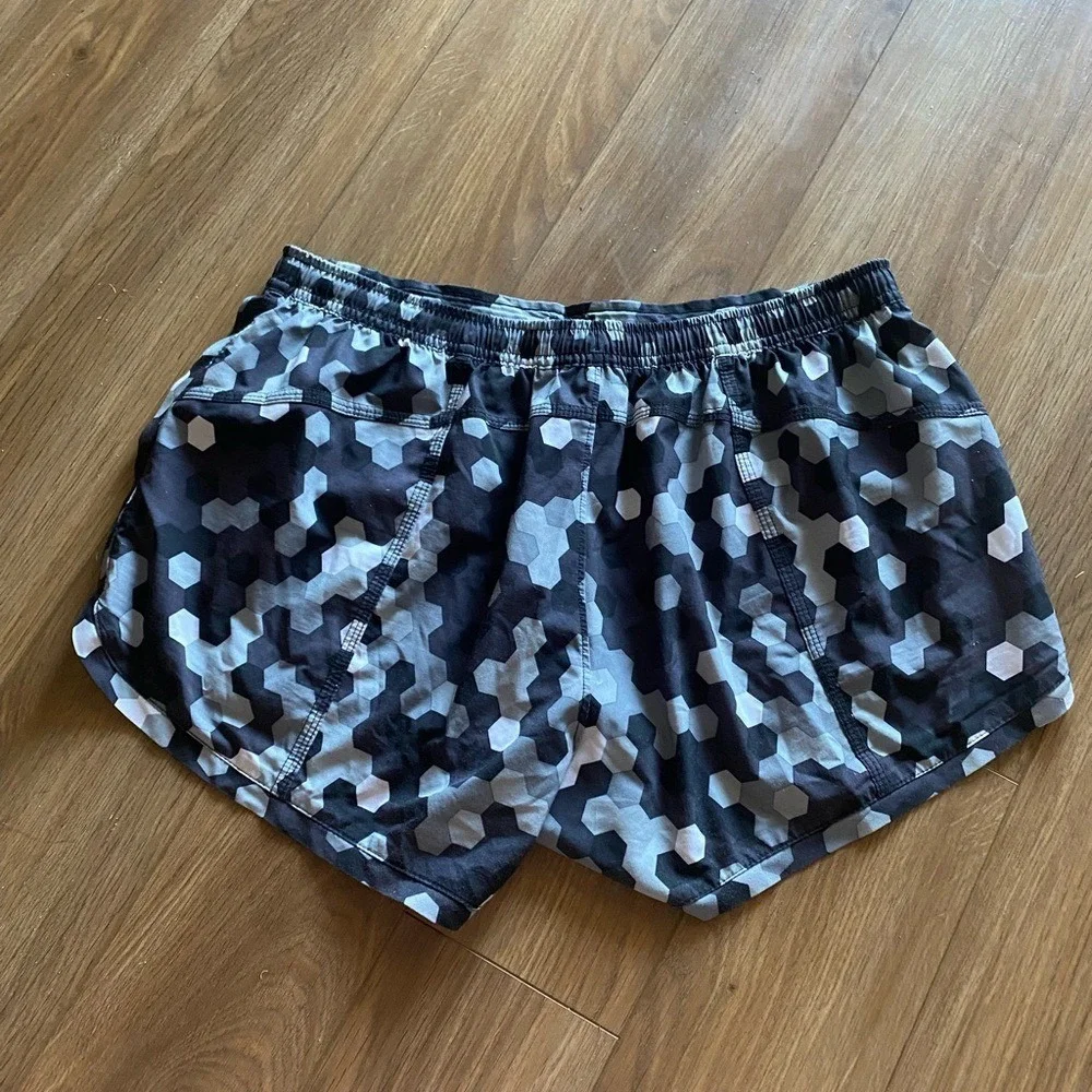 Athleta‎ Hex Stellar Geometric Running Shorts Athleisure Gym Pickleball Sporty